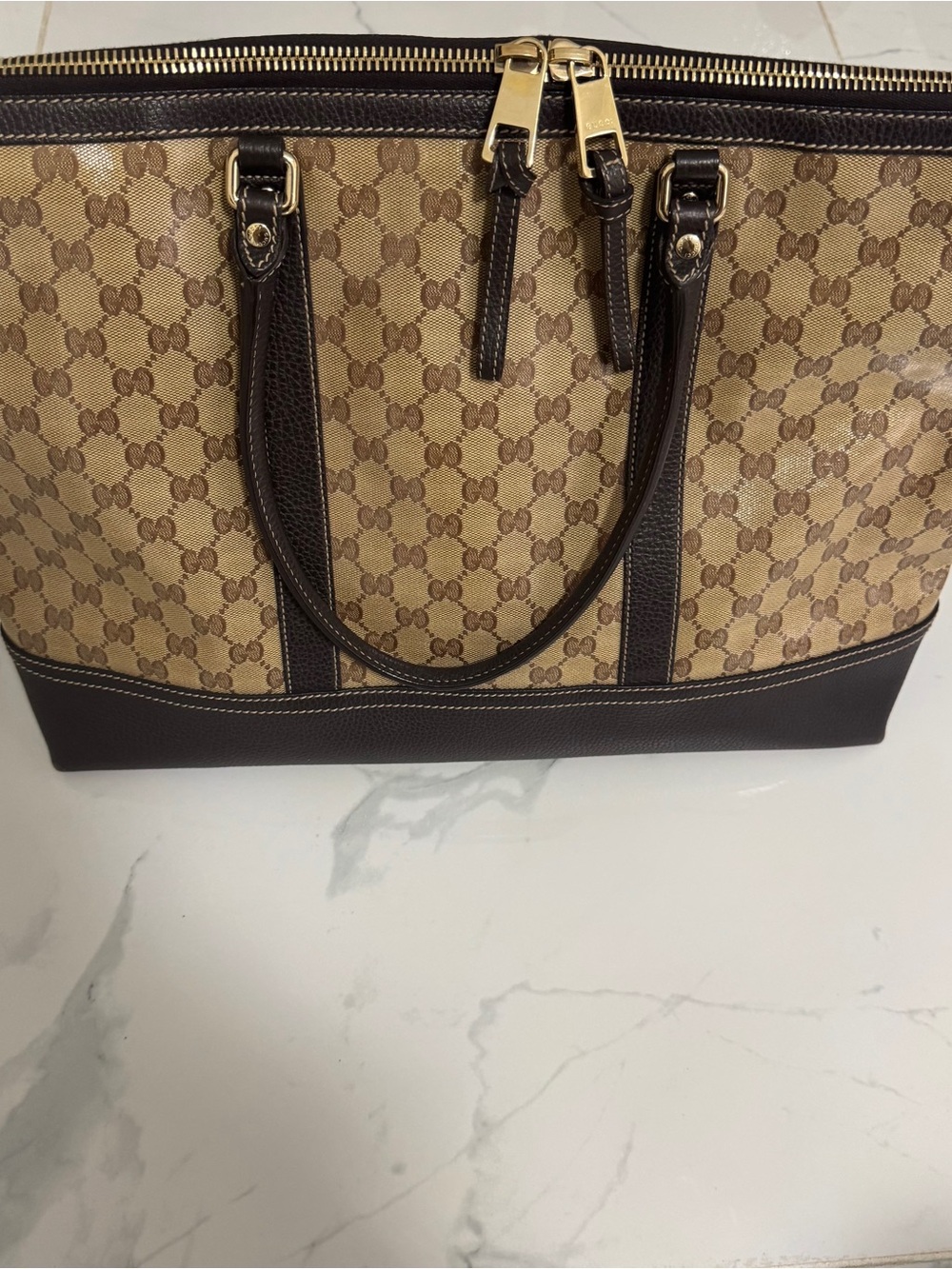 Gucci tote with zipper closure gold hardware w/COA